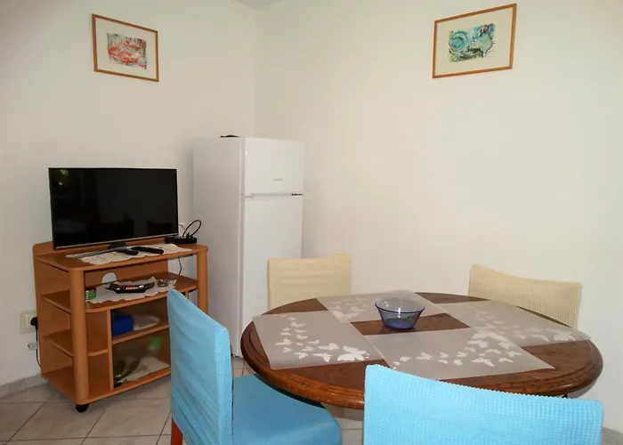 Apartmani Crikvenica 30053 - Veljacic