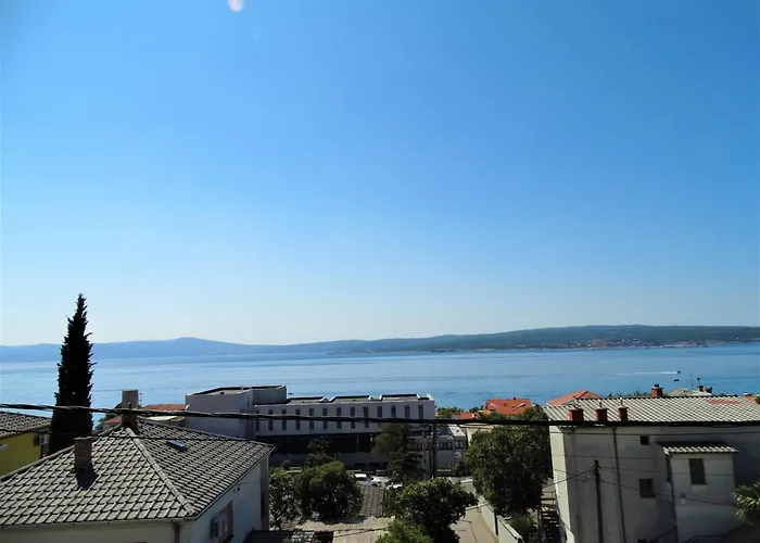 Apartmani Crikvenica 30053 - Veljacic